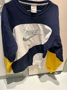 nike sweatshirt size M