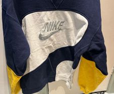 nike sweatshirt size M