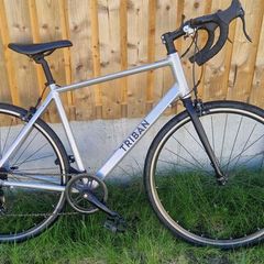 Triban road bike ( serviced ) ( delivery )