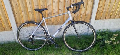 Triban road bike ( serviced ) ( delivery )