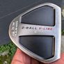 Odyssey 2 ball Putter v-line (33) Image 2