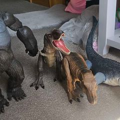 4 large dinosaur and King Kong figures