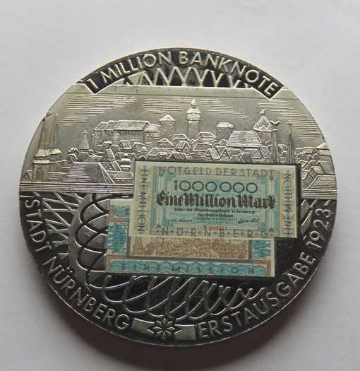 Antique German banknotes & commemorative bank note coins in wood case