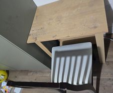 FTG - Work/study table and chair - free to go