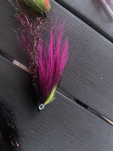 flies  for pike ( need tail)