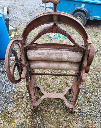 clothe mangle