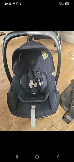 isofix base and maxi cosi infant seat
