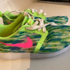 Green nike trainers size 4 EU36.5