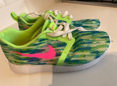 Green nike trainers size 4 EU36.5