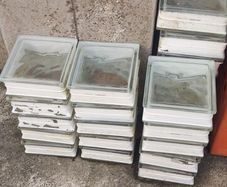 16 x glass blocks ,,sold as seen ,buyer collects,job lot..good condition,,unused,just needs a clean ,cardboard Still between them unused
