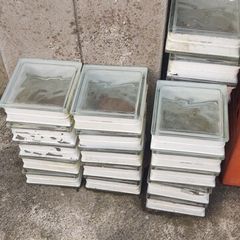 16 x glass blocks ,,sold as seen ,buyer collects,job lot..good condition,,unused,just needs a clean ,cardboard Still between them unused