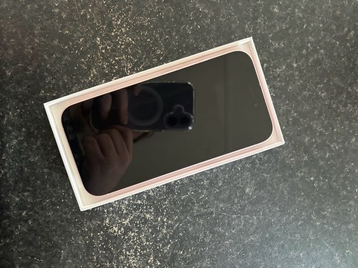 pink iphone 15