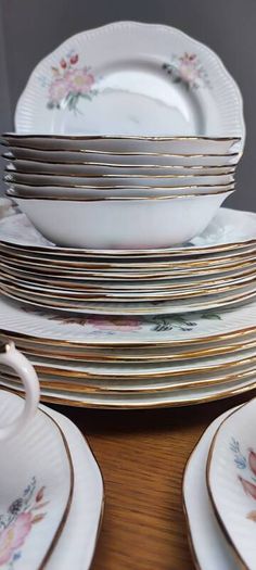 Dinner Set Elizabethan Hand Decorated Fine Bone China England