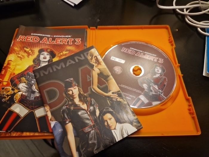 Pc Dvd Rom Command and Conquer Red Alert 3 Games Original