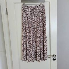 Pleated maxi skirt.