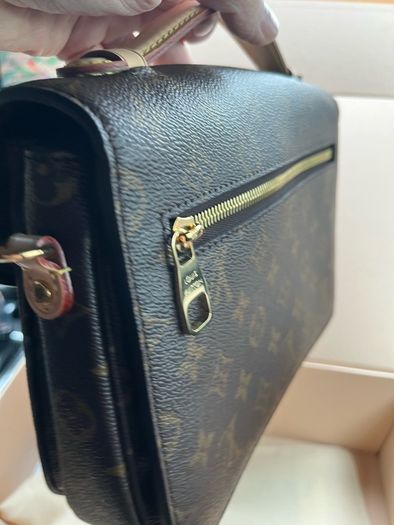 Louis Vuitton Pochette Metis handbag