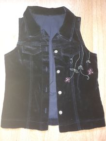 "Dunnes" Vest. Age 8-9