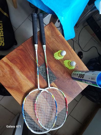 Senston Armor Badminton set, 2 Rackets and Tube of shuttlecocks, in lovely case