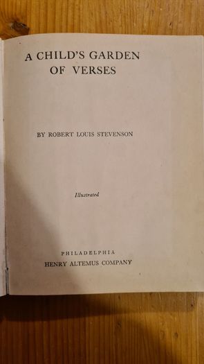 Children's Books. 1x Old Mother Hubbard. 2 X The Gingerbread Man. 3x The Childs Garden Of Verse. By Robert Louis Stevenson Illustrated.