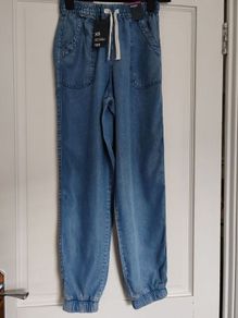 Jogger style lightweight jeans