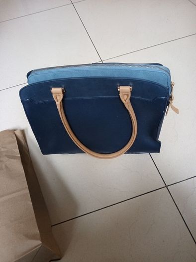 Manatary Large  Navy Handbag.   New - No Tag.