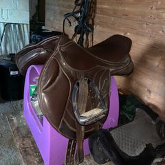 Monoflap saddle