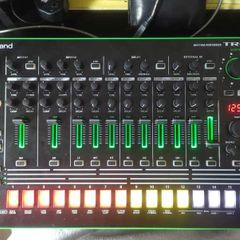 Roland TR-8 Rhythm Performer - Drum Machine