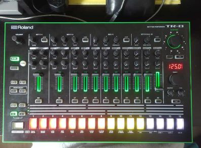 Roland TR-8 Rhythm Performer - Drum Machine