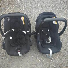 2 maxi cosi car seats with isofix base