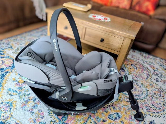 Cyber infant car seat with base