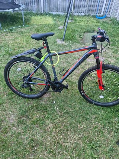 2 like new mountain bikes 150 for males bike 100 for smaller bike