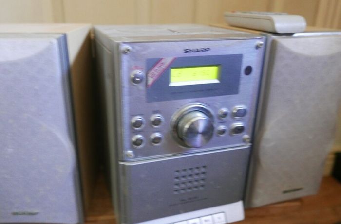 Sharpes Mini Stereo With Twin Speakers " Works Well "