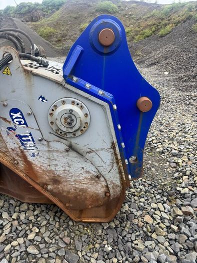 Hydraulic ripper xr32