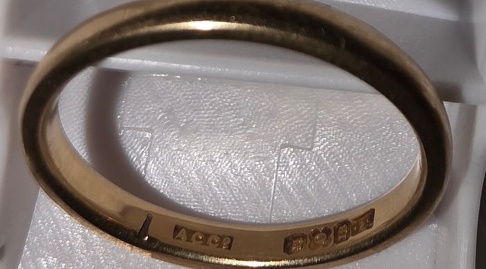 1910 18ct Gold Wedding Ring size 0