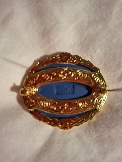 Vintage Wedgwood Brooch
