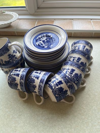 Vintage Arklow Pottery "Willow " 20 piece Teaset in Mint condition