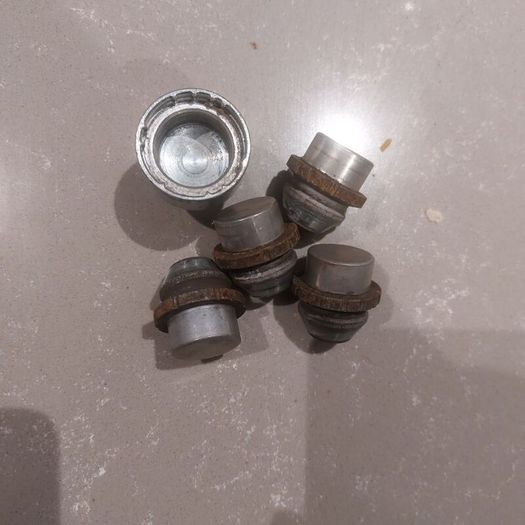 2015 Ford lock nut set