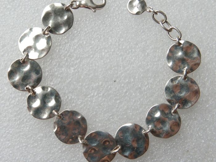 D&F 925 Sterling Silver Hammered Disc Bracelet