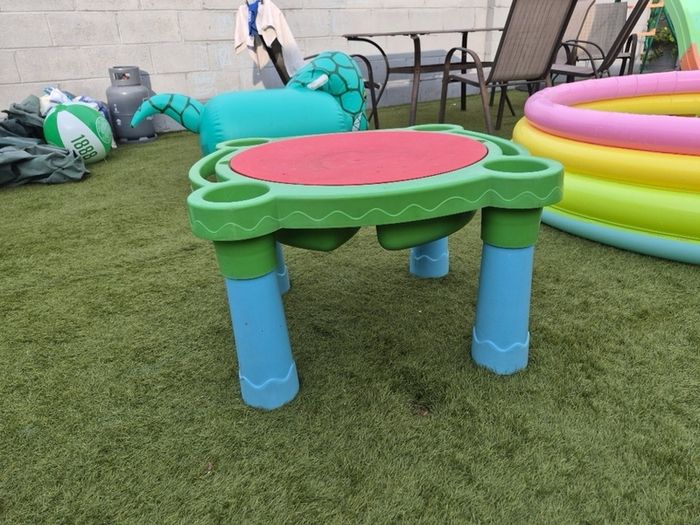 Sand & water table with cover