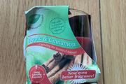 Handcrafted Apple and cinnamon candle Brand New