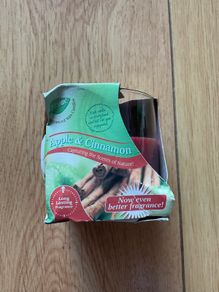 Handcrafted Apple and cinnamon candle Brand New