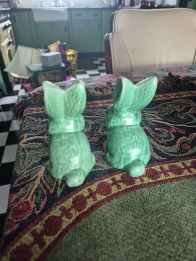10cm high Pair of Art Deco Mid Century Vintage Original Sylvac Bunnies