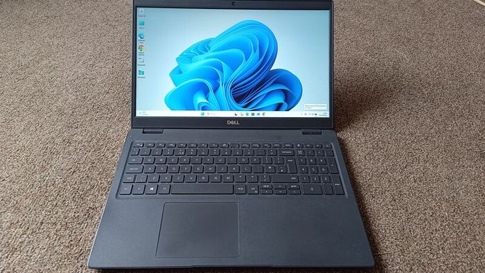 Dell Latitude Laptop - Official Windows 11 Pro (12Gb Ram/256Gb NvMe SSD)