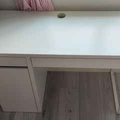 IKEA Micke Office Desk - Very good condition