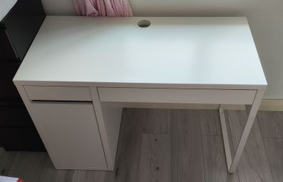 IKEA Micke Office Desk - Very good condition