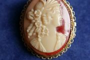 Vintage Gold Plated Shell Ornate Cameo Brooch