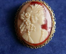 Vintage Gold Plated Shell Ornate Cameo Brooch