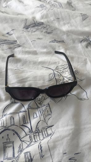 Laura Ashley Women's Black Sunglasses - Excellent Condition
