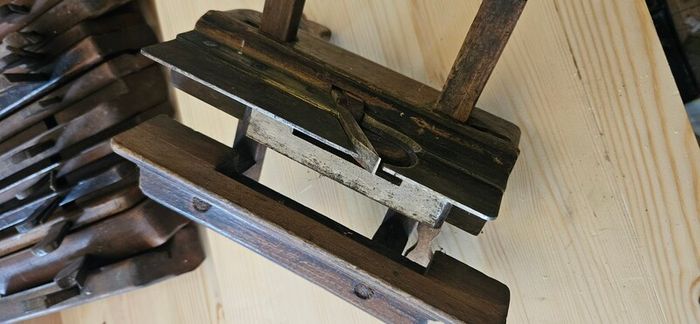 Mathieson plough plane and 17 moulding planes