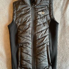 sleeveless sports jacket